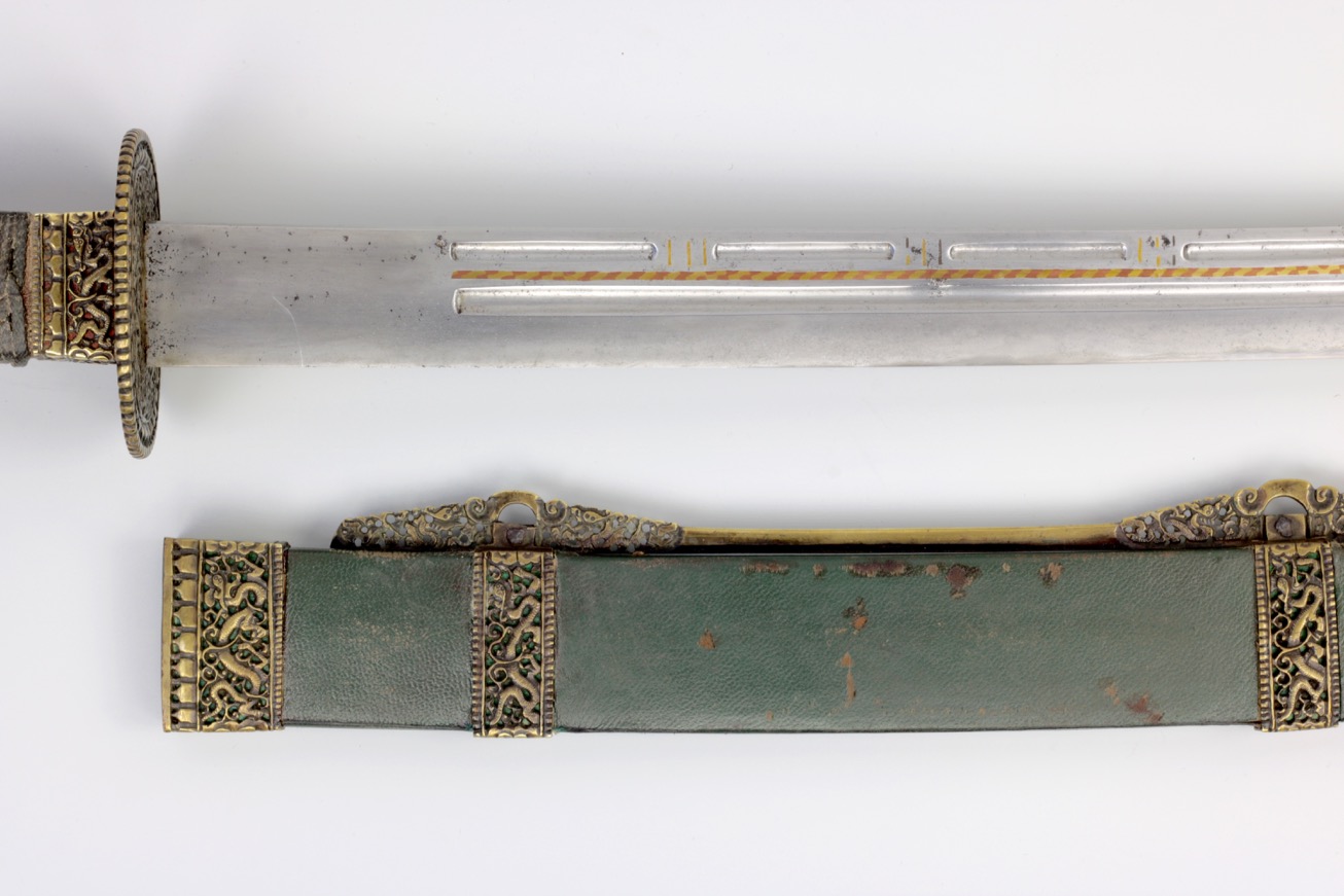 A Chinese saber with segmented grooves and copper / brass inlays. www.mandarinmansion.com