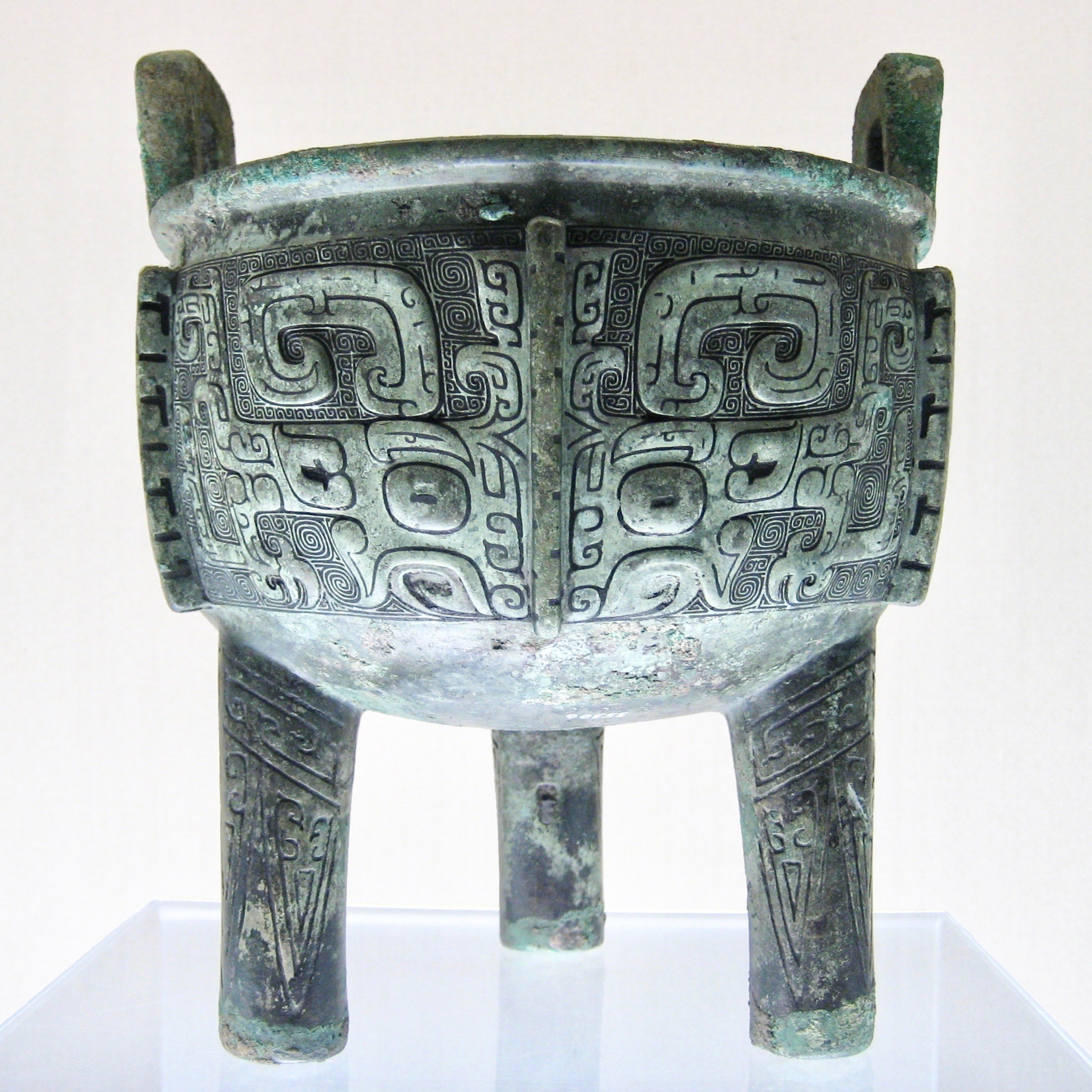 Shang dynasty bronze vessel