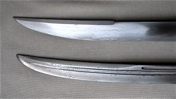 Close-up of the tip sections of the two yanmaodao