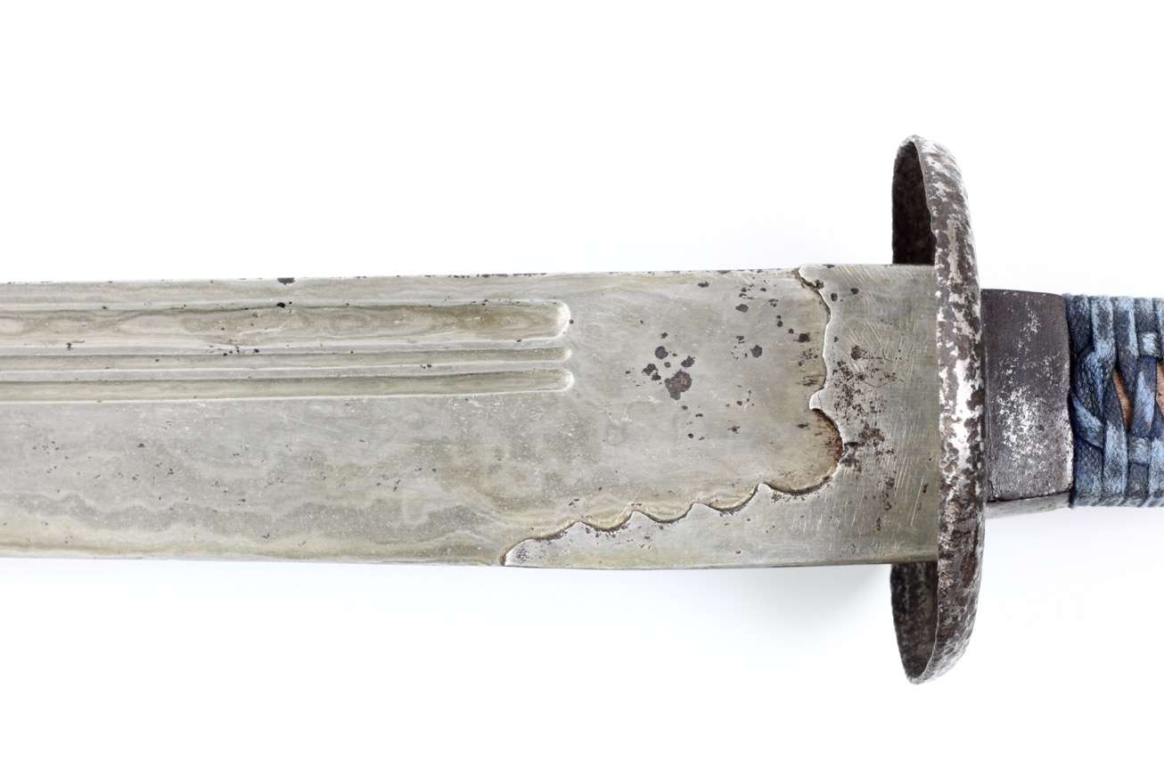 Antique Chinese saber with broad blade