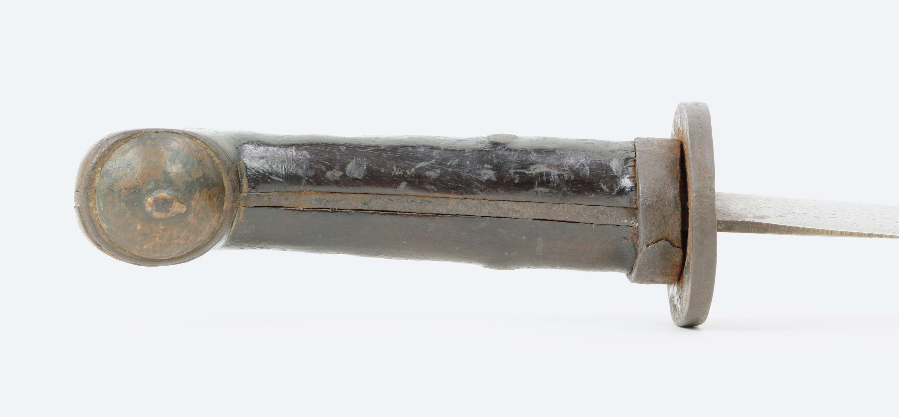 Early Chinese duǎndāo with curved grip