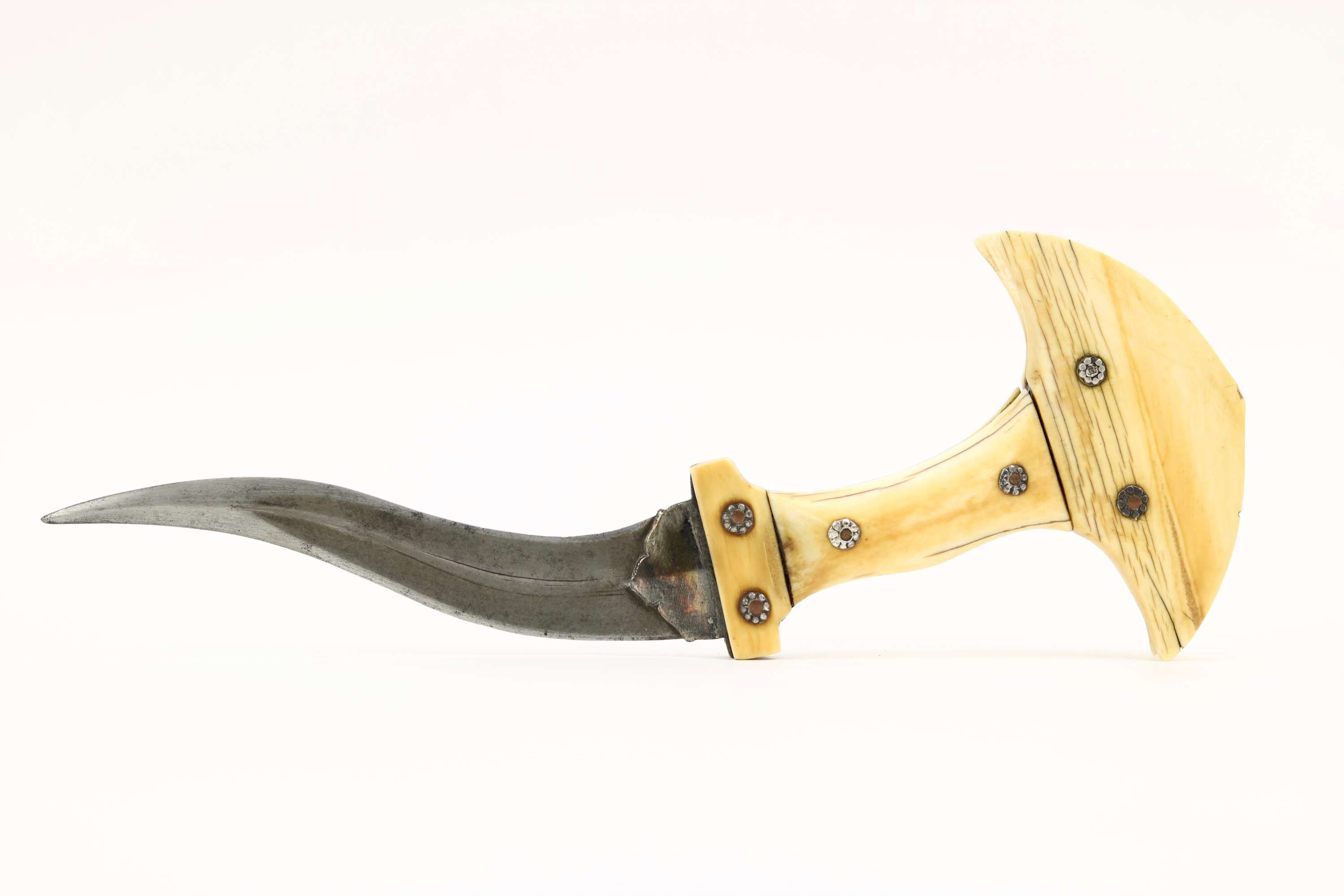 Fine early khanjarli dagger