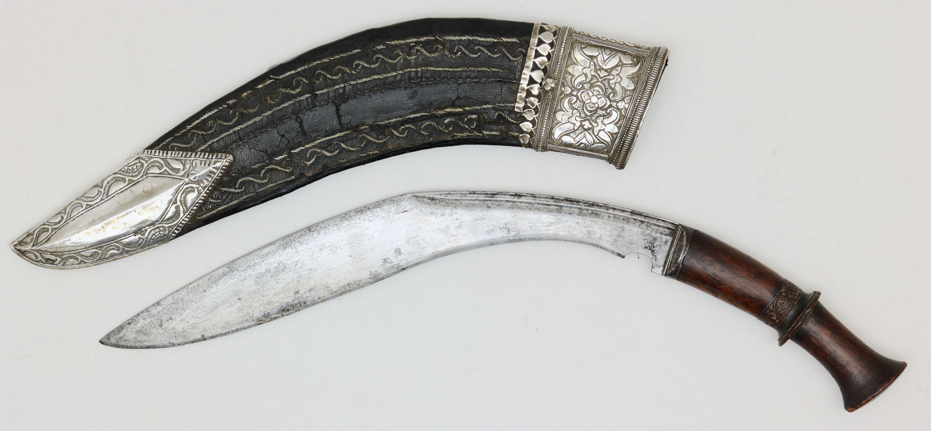 Early 19th century hanshee khukuri with left oriented scabbard