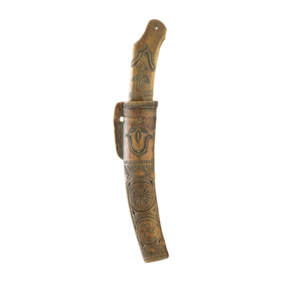 Finely carved makiri dagger